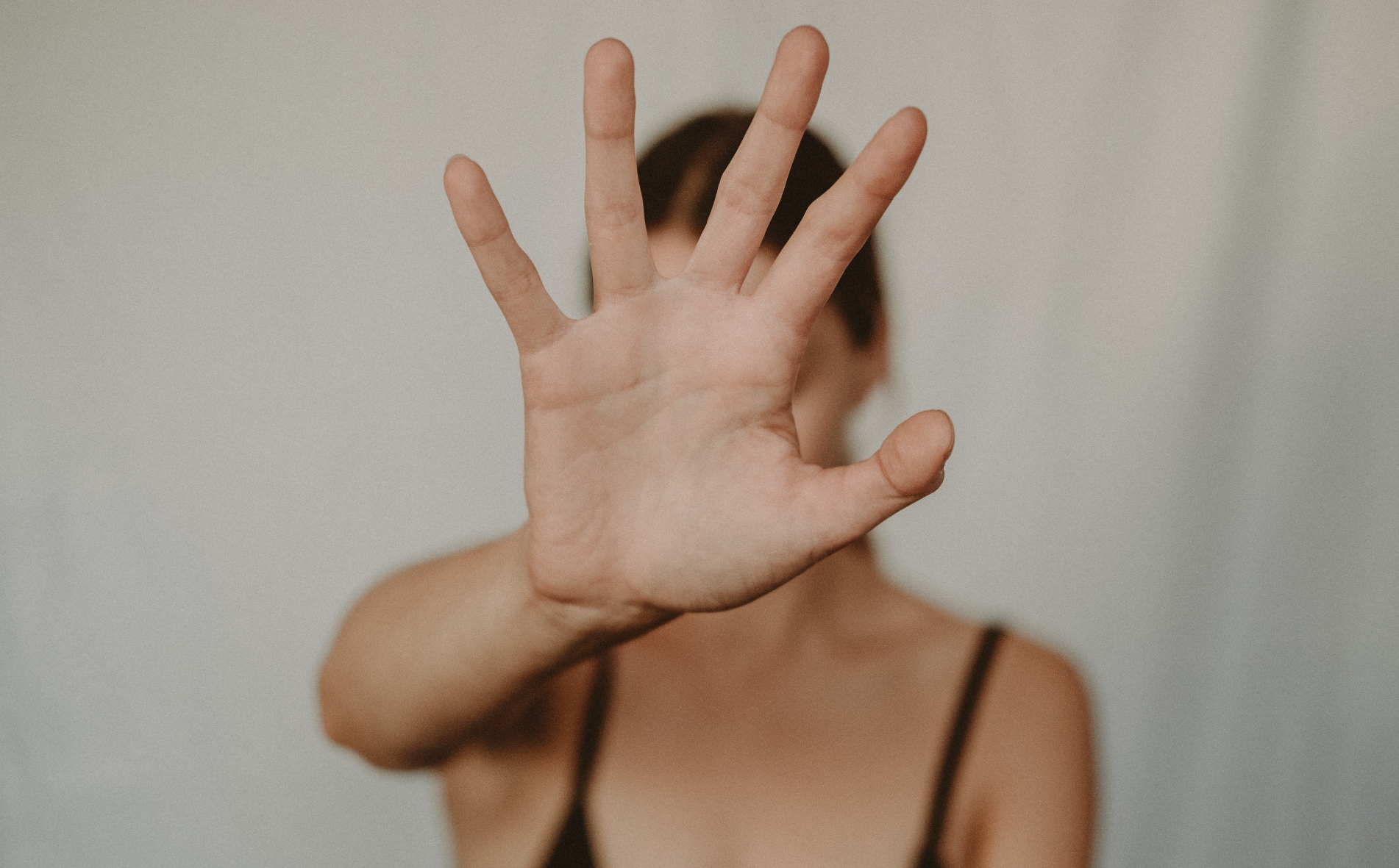 Violência contra a mulher atinge nível histórico e expõe a falência do sistema de proteção