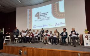 Coral da 3ª idade emociona público no encerramento da 4ª Conferência Municipal dos Direitos da Pessoa Idosa em São Bernardo