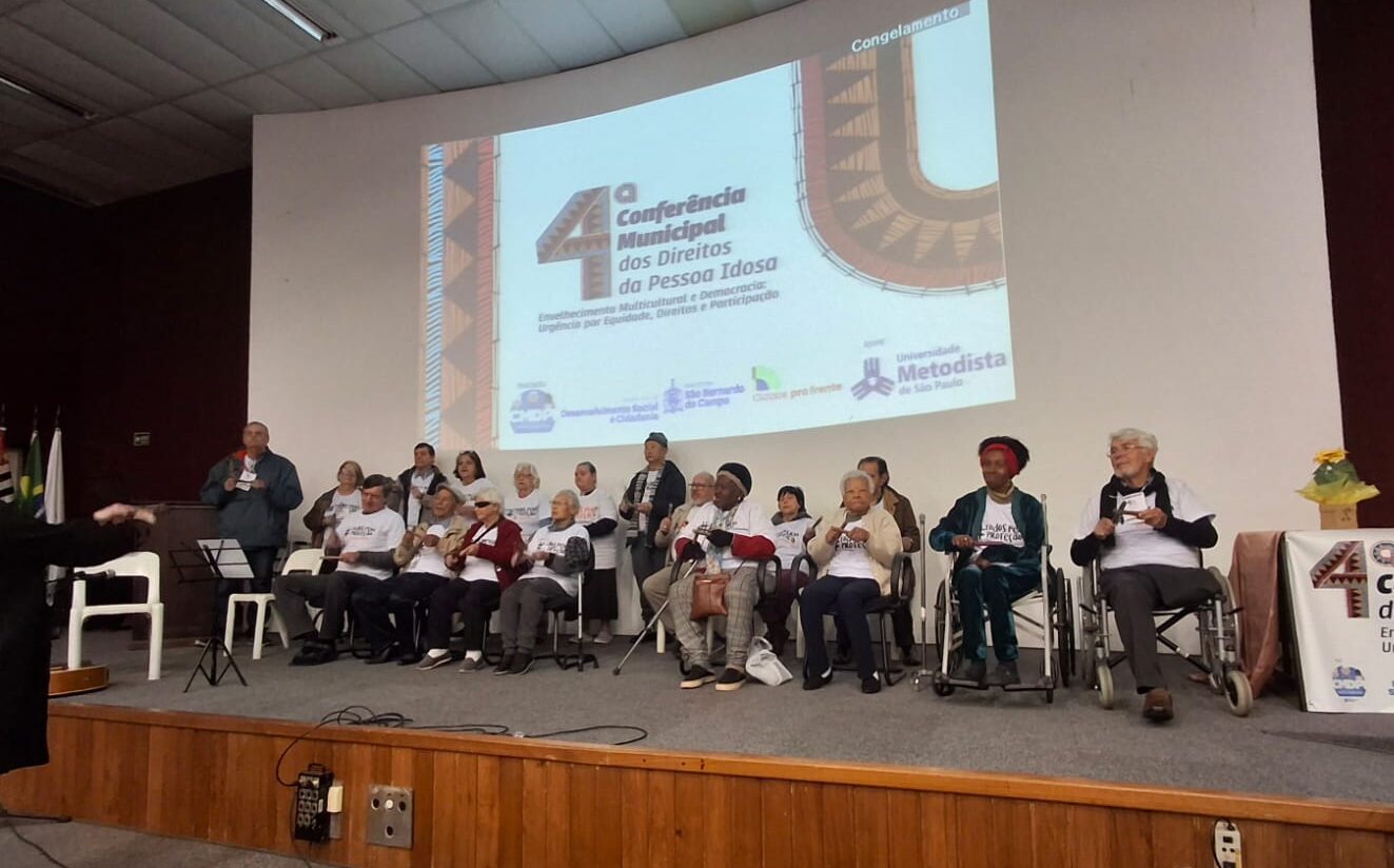 Coral da 3ª idade emociona público no encerramento da 4ª Conferência Municipal dos Direitos da Pessoa Idosa em São Bernardo